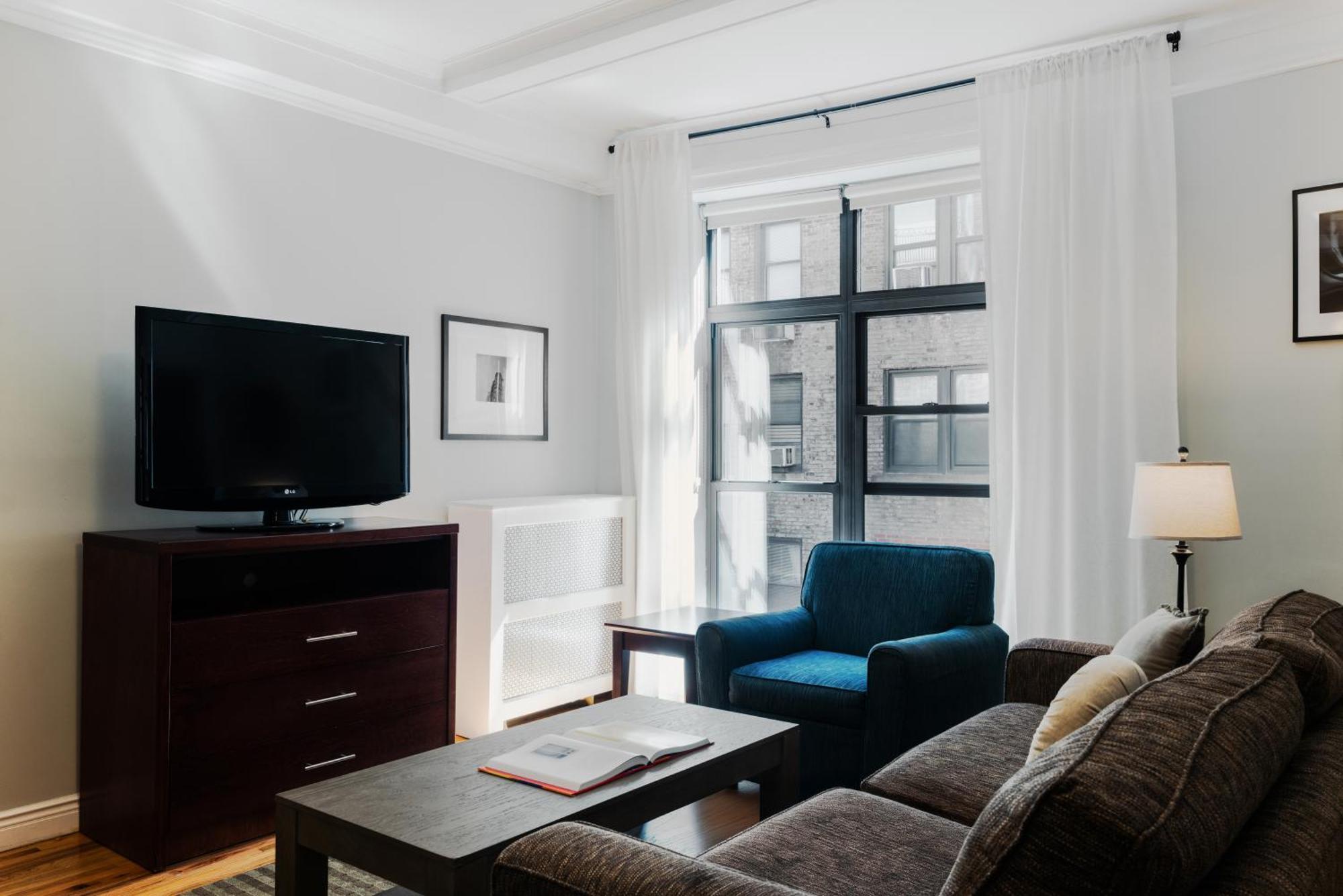 The One-Bedroom King Apartment,1742593140:JPEG